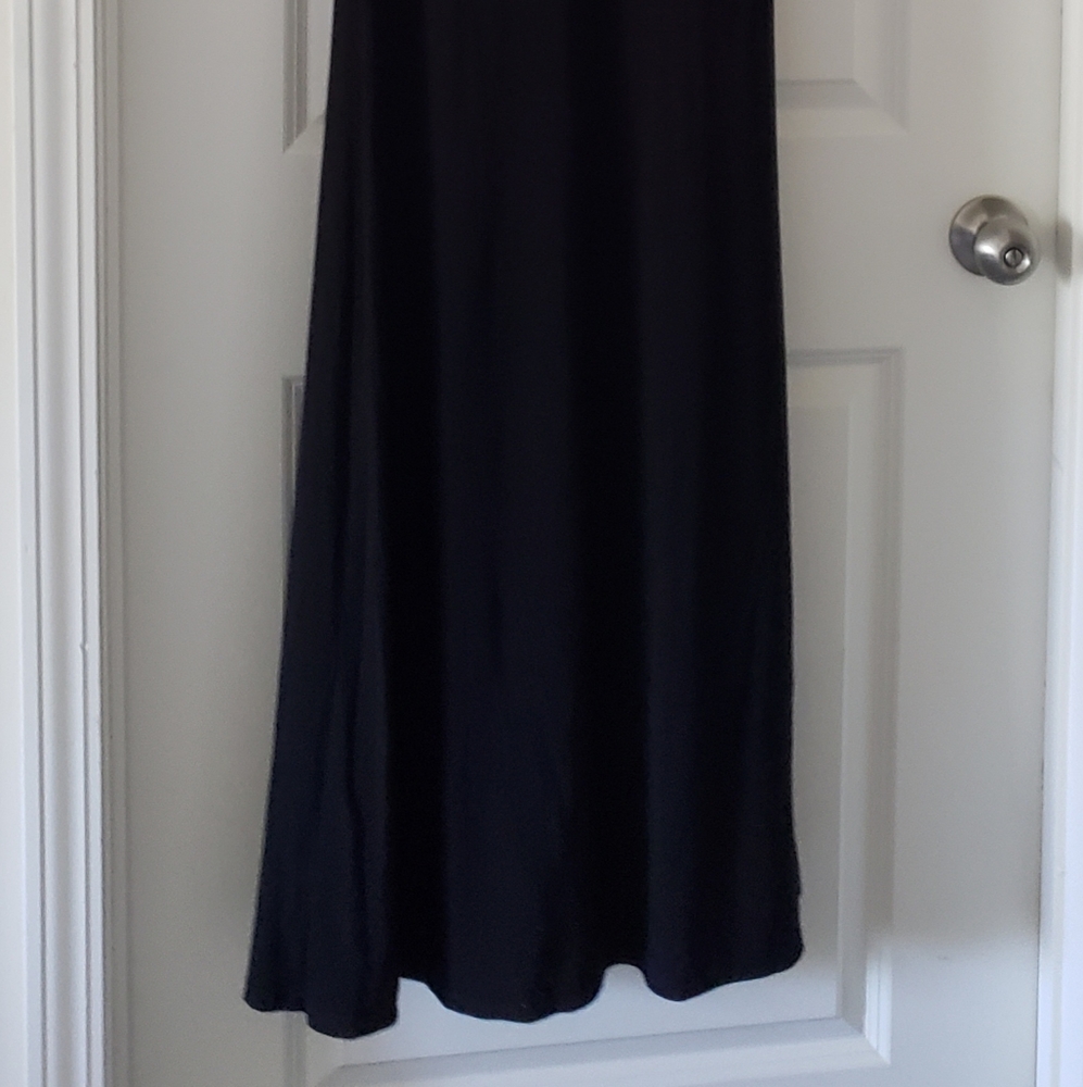 Beautiful black open back gown - Picture 10 of 10